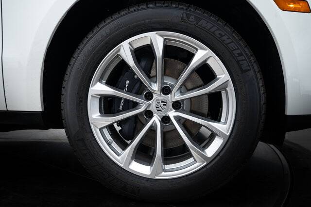 2025 Macan picture #11