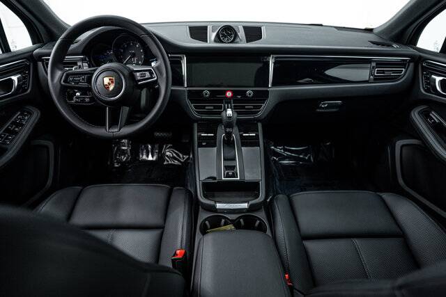 2025 Macan picture #12