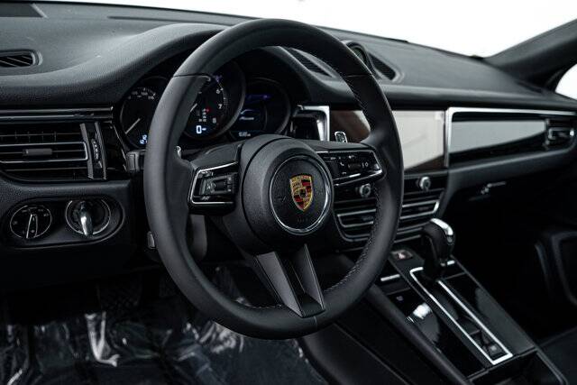 2025 Macan picture #13