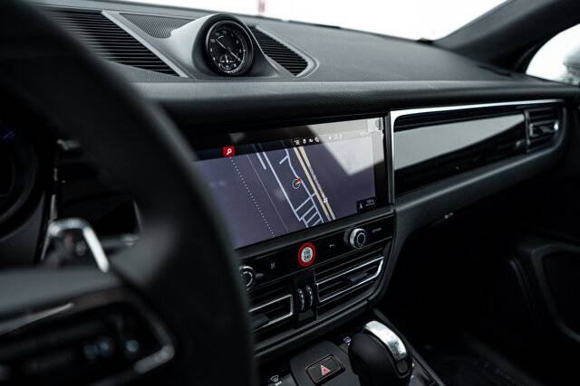 2025 Macan picture #15