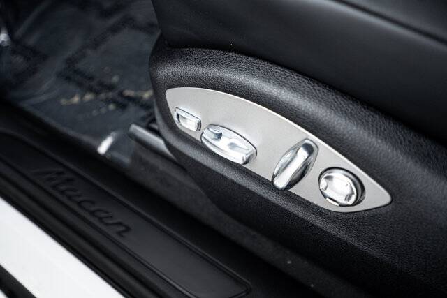 2025 Macan picture #18