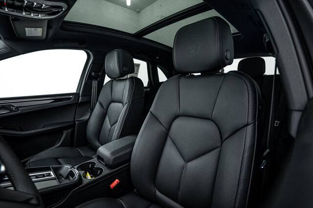 2025 Macan picture #19