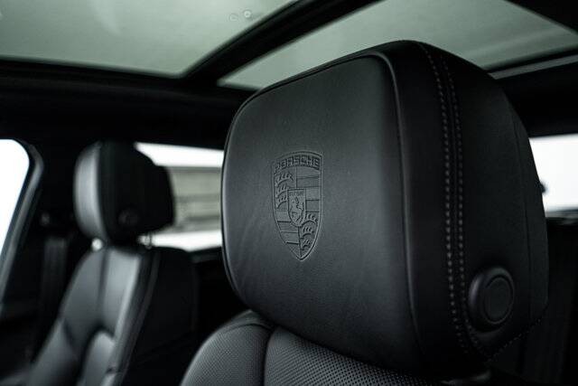 2025 Macan picture #20