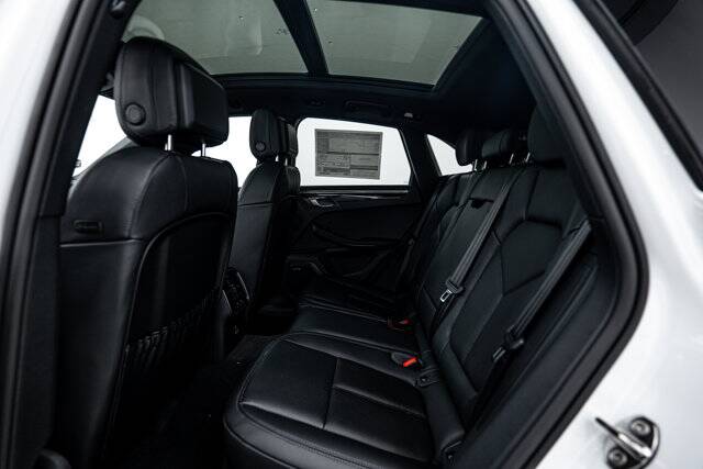 2025 Macan picture #21