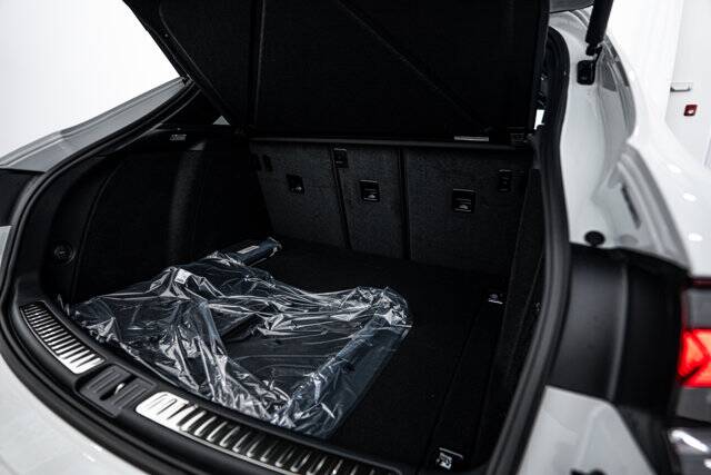 2025 Macan picture #24