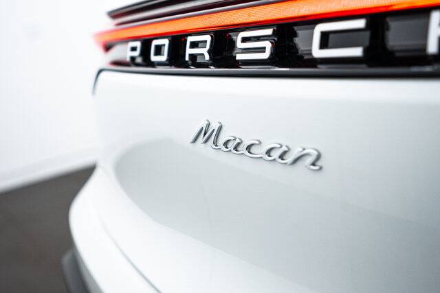 2025 Macan picture #25