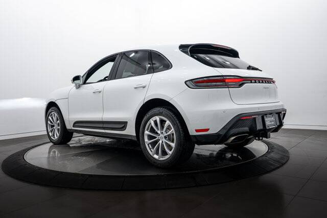 2025 Macan picture #3