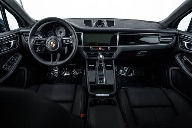 2025 Macan picture #12