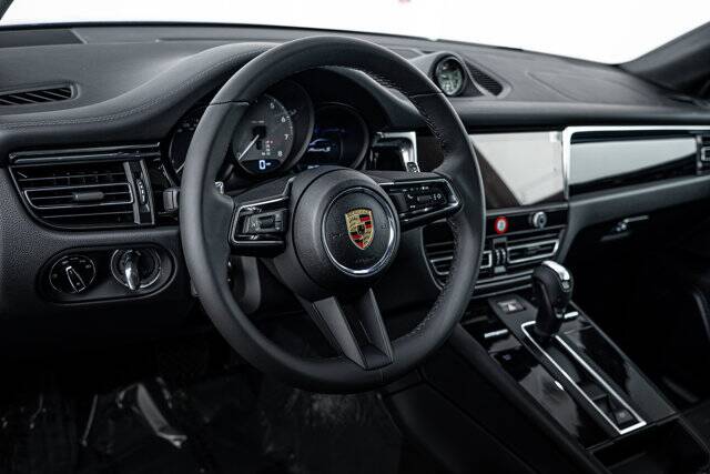 2025 Macan picture #14