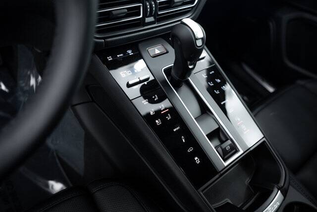 2025 Macan picture #15