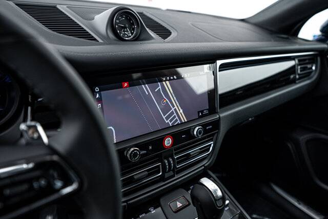 2025 Macan picture #16