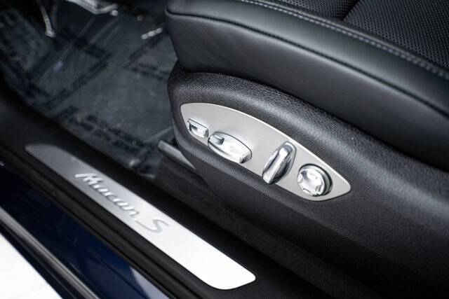 2025 Macan picture #19