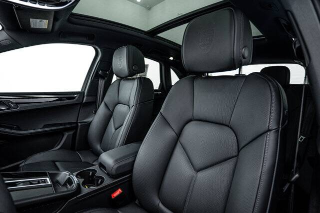 2025 Macan picture #20