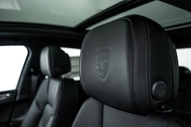 2025 Macan picture #21