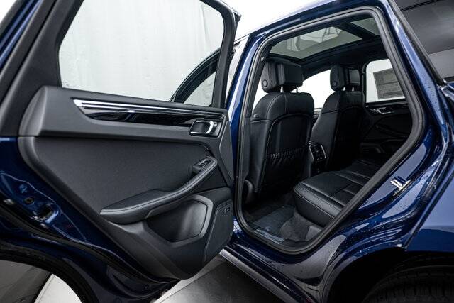 2025 Macan picture #22