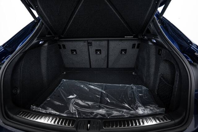 2025 Macan picture #25