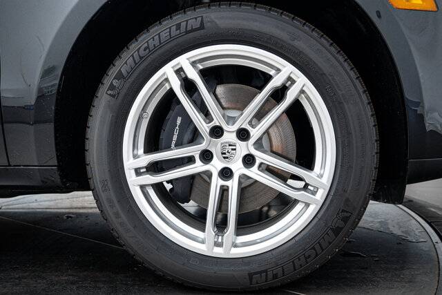 2025 Macan picture #11