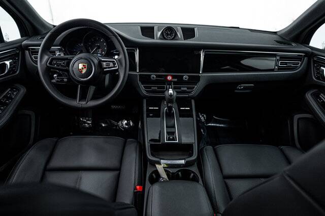2025 Macan picture #12
