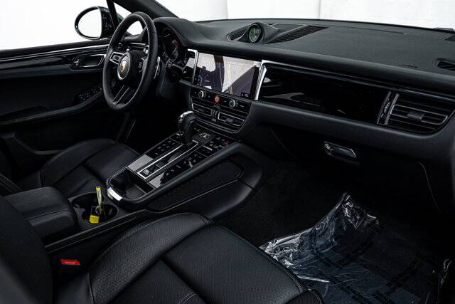 2025 Macan picture #13