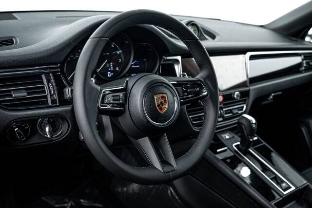 2025 Macan picture #14