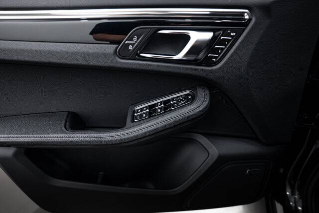 2025 Macan picture #19