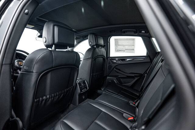 2025 Macan picture #23