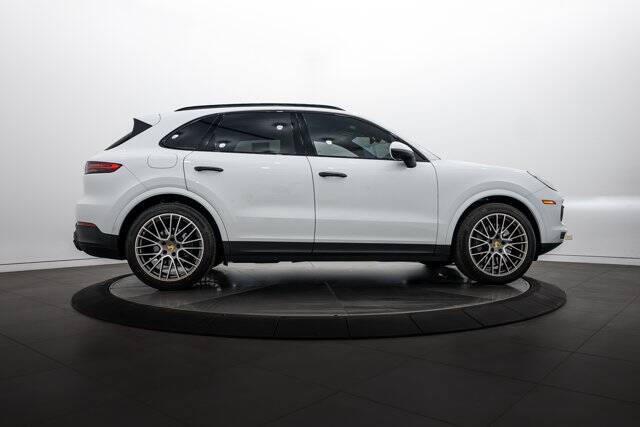 2023 Cayenne S Platinum Edition picture #8