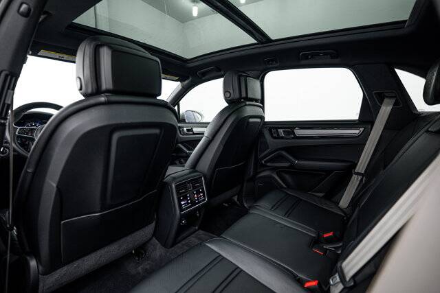 2023 Cayenne S Platinum Edition picture #24