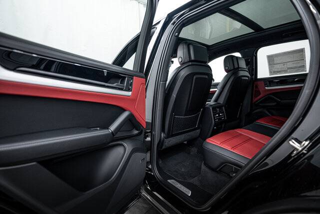 2025 Cayenne picture #15