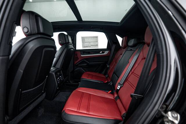 2025 Cayenne picture #16