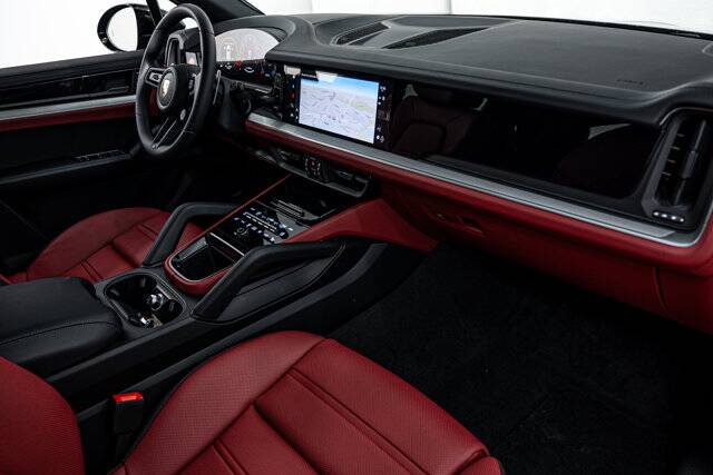 2025 Cayenne picture #19