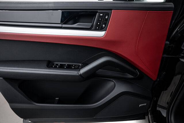 2025 Cayenne picture #20