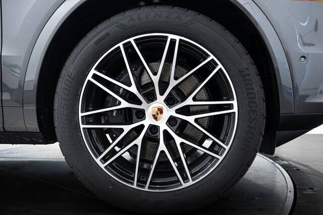 2025 Cayenne picture #11