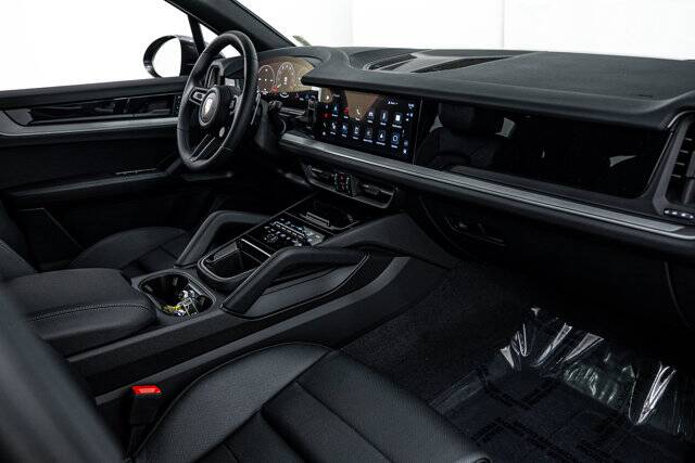 2025 Cayenne picture #14