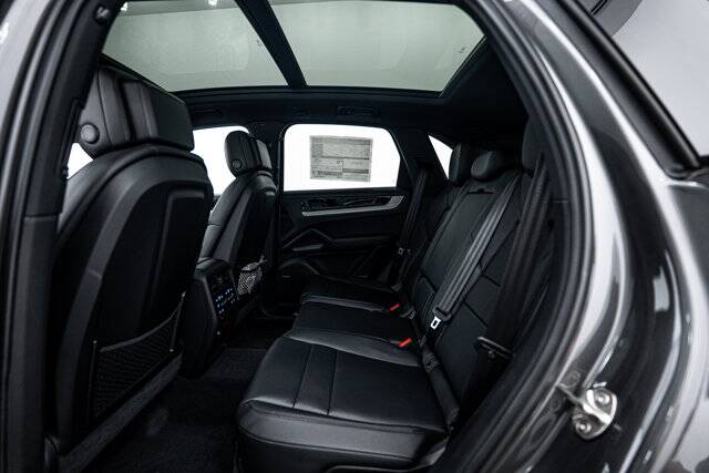 2025 Cayenne picture #15