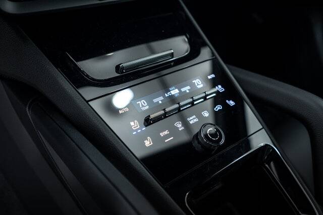 2025 Cayenne picture #18