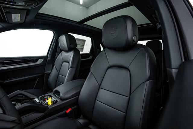 2025 Cayenne picture #22