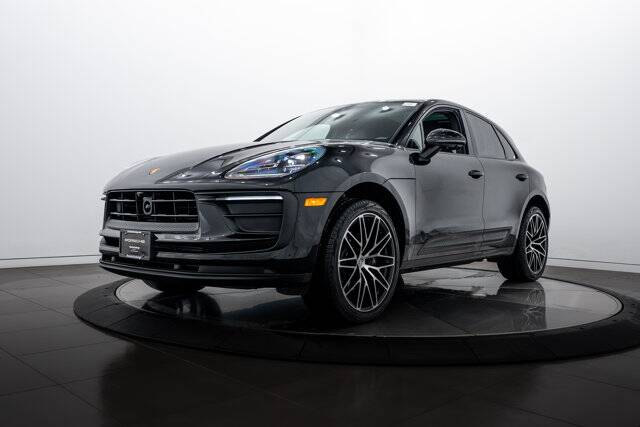 2025 Macan picture #1