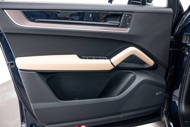 2025 Cayenne picture #18