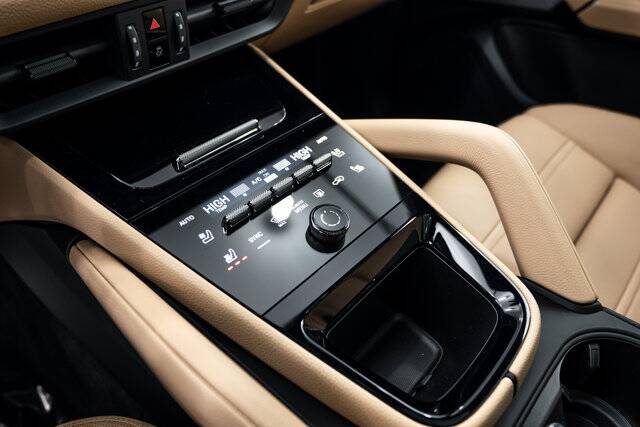 2025 Cayenne picture #19