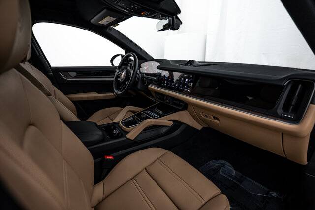 2025 Cayenne picture #21