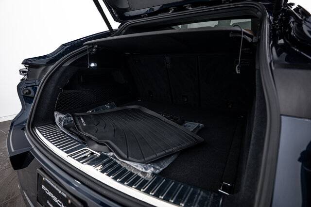 2025 Cayenne picture #24