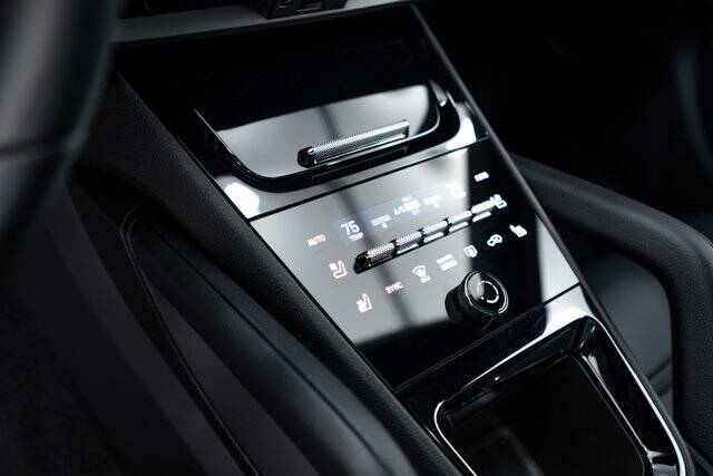 2025 Cayenne picture #15