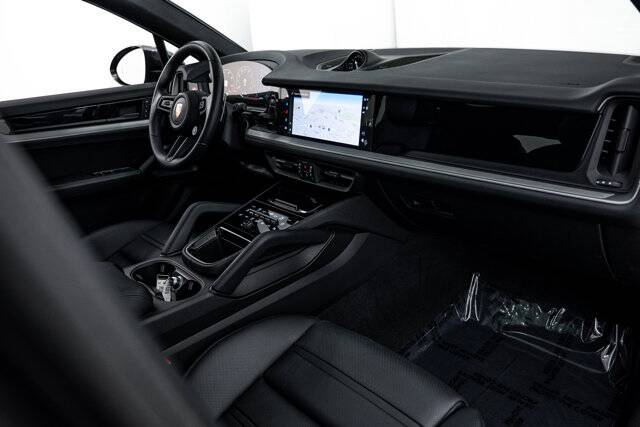 2025 Cayenne picture #17