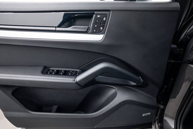 2025 Cayenne picture #18