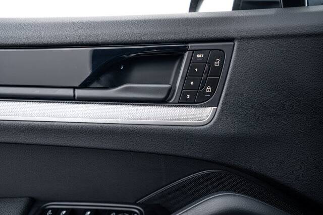 2025 Cayenne picture #19