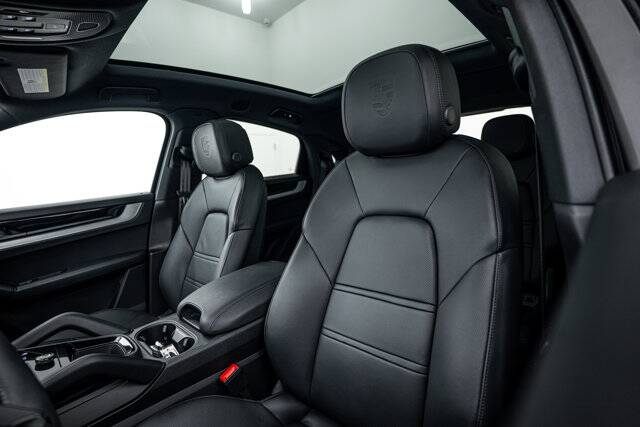 2025 Cayenne picture #22