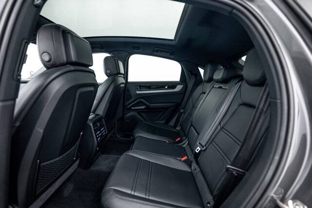 2025 Cayenne picture #23