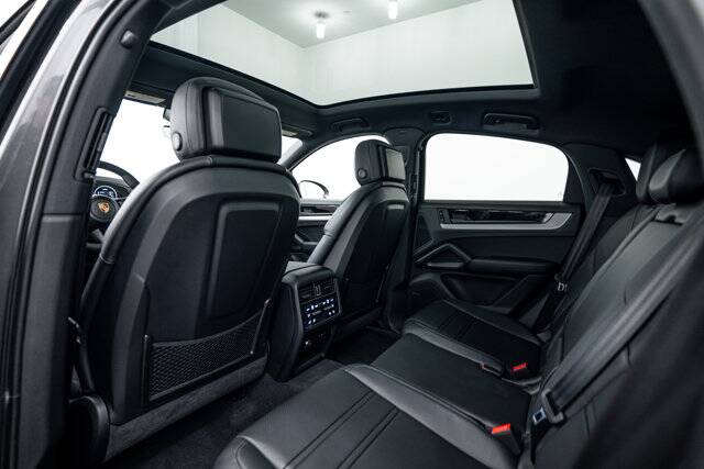 2025 Cayenne picture #24