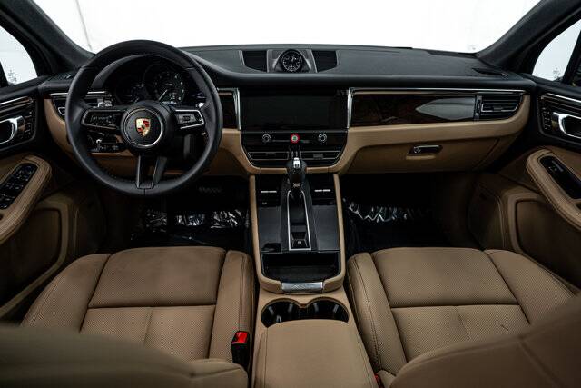2025 Macan picture #12